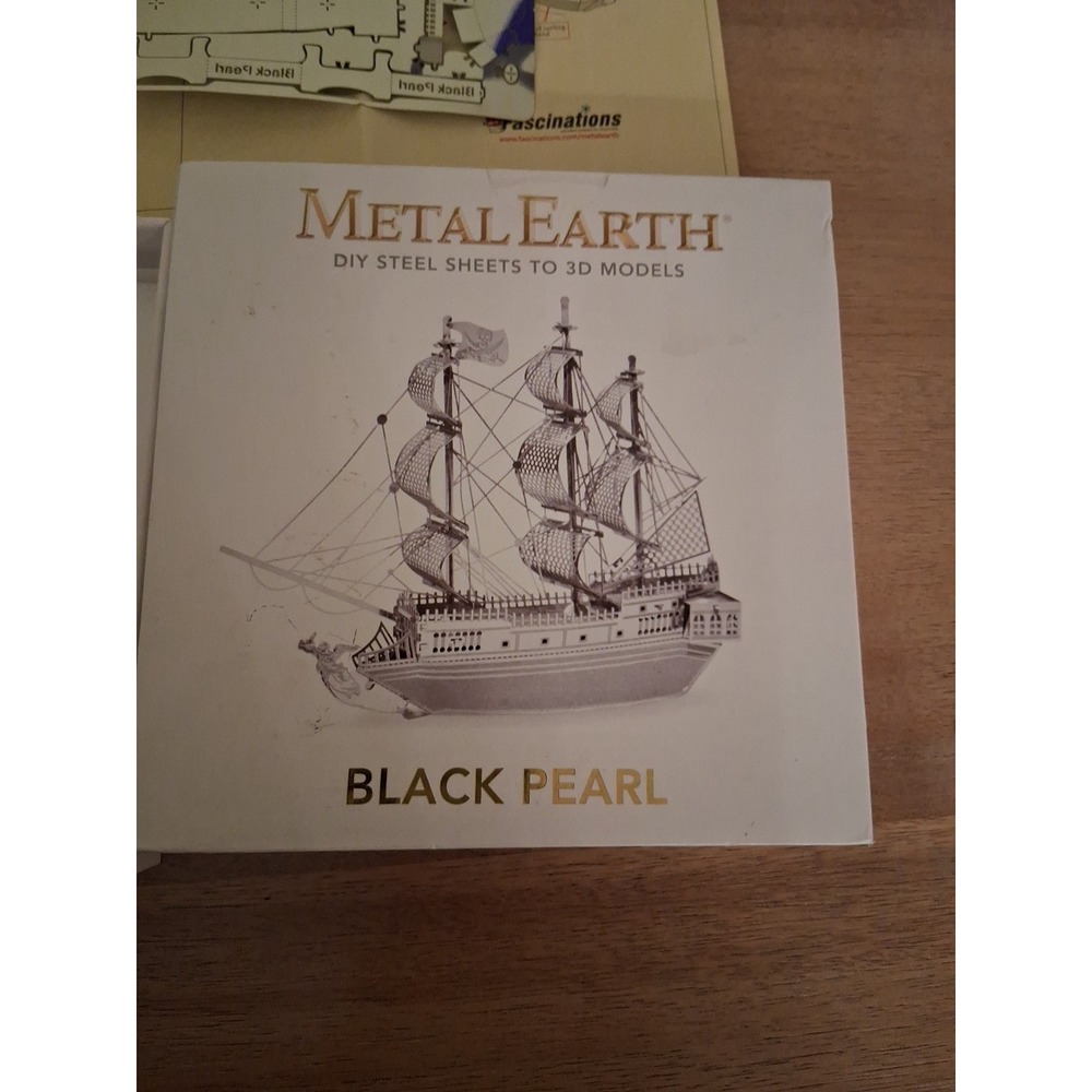 Metal Earth DIY Kit Steel Sheets To 3D Model Black Pearl NIP